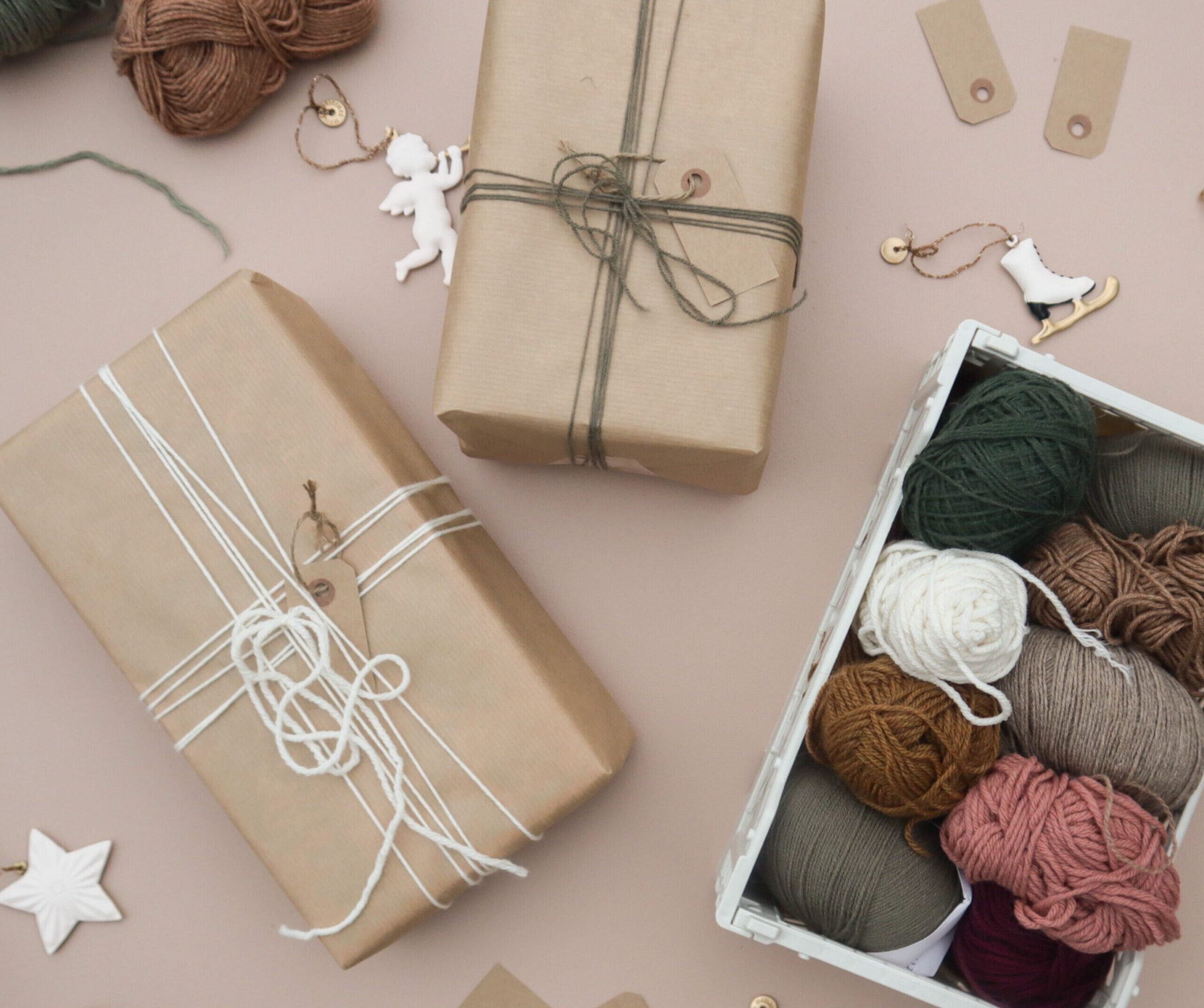 How to gift wrap with yarn scraps